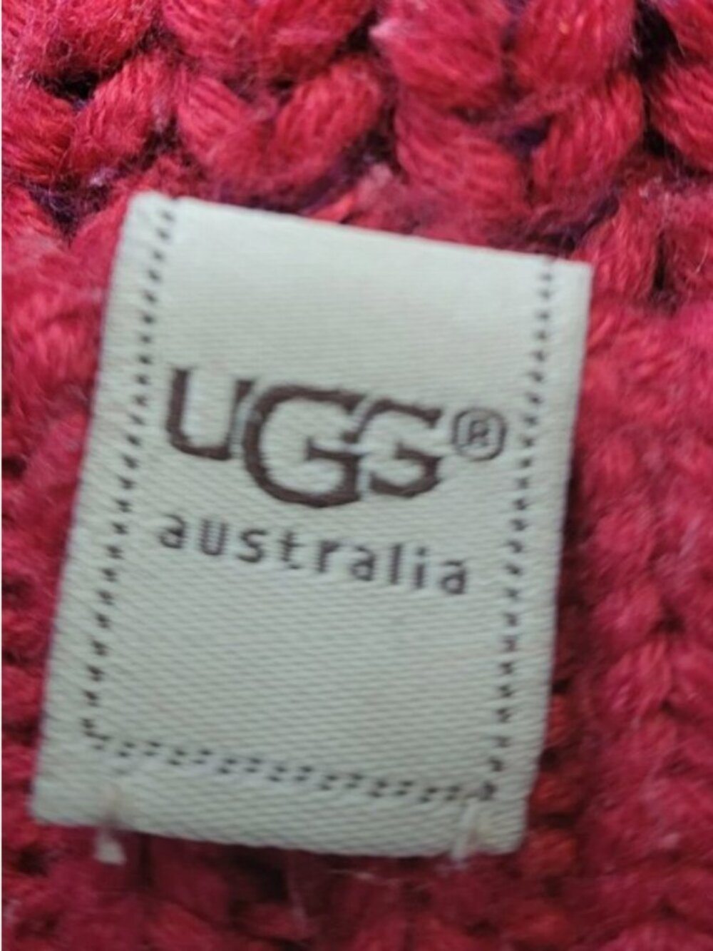 UGG Children's Red Hat Age 2-4 years - Picture 2 of 6